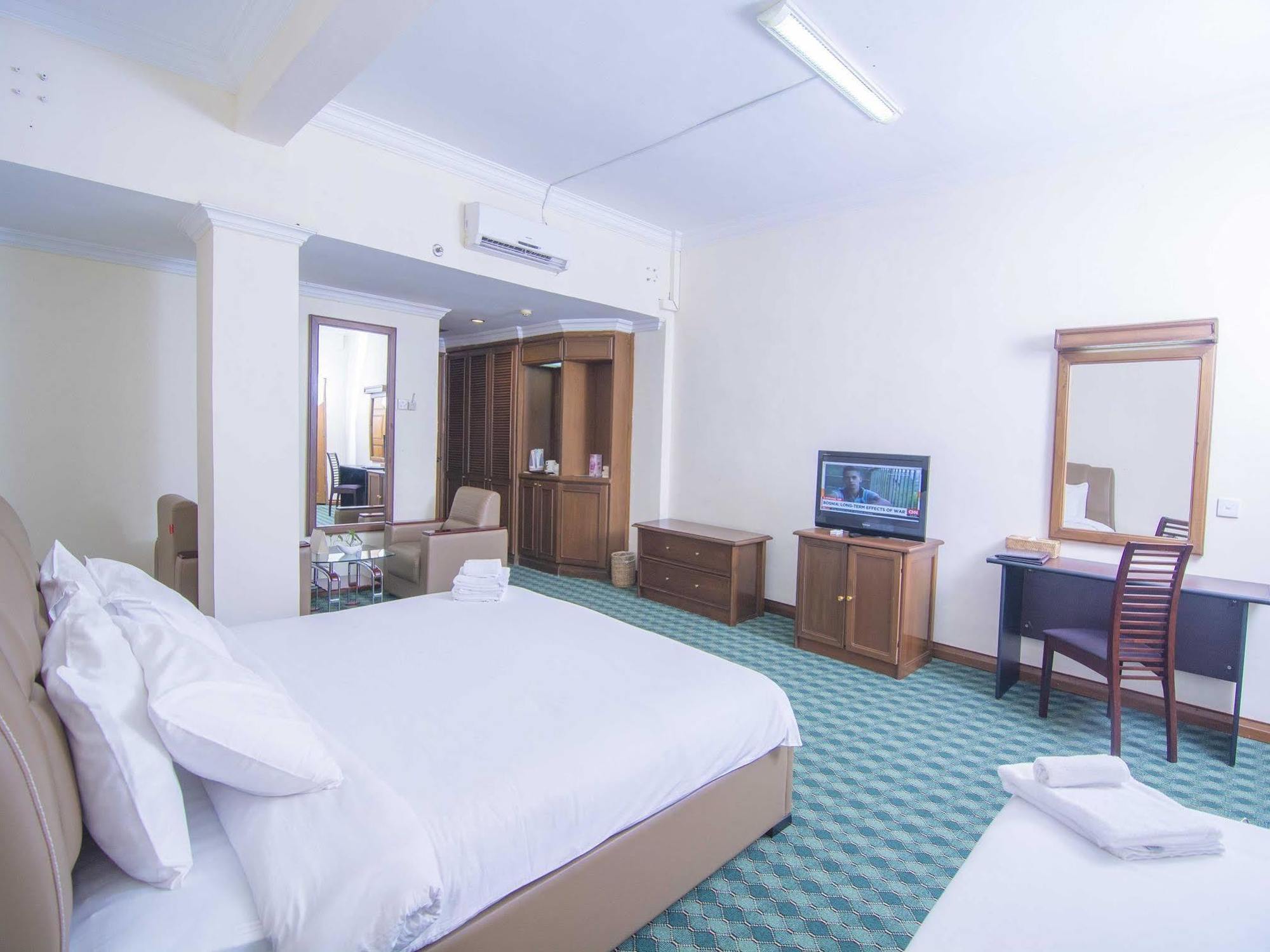 Hotel Plaza 3*
