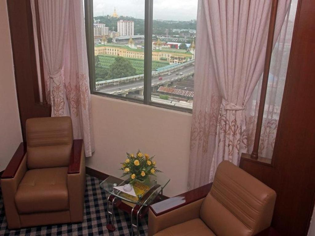 Plaza Hotel 3*