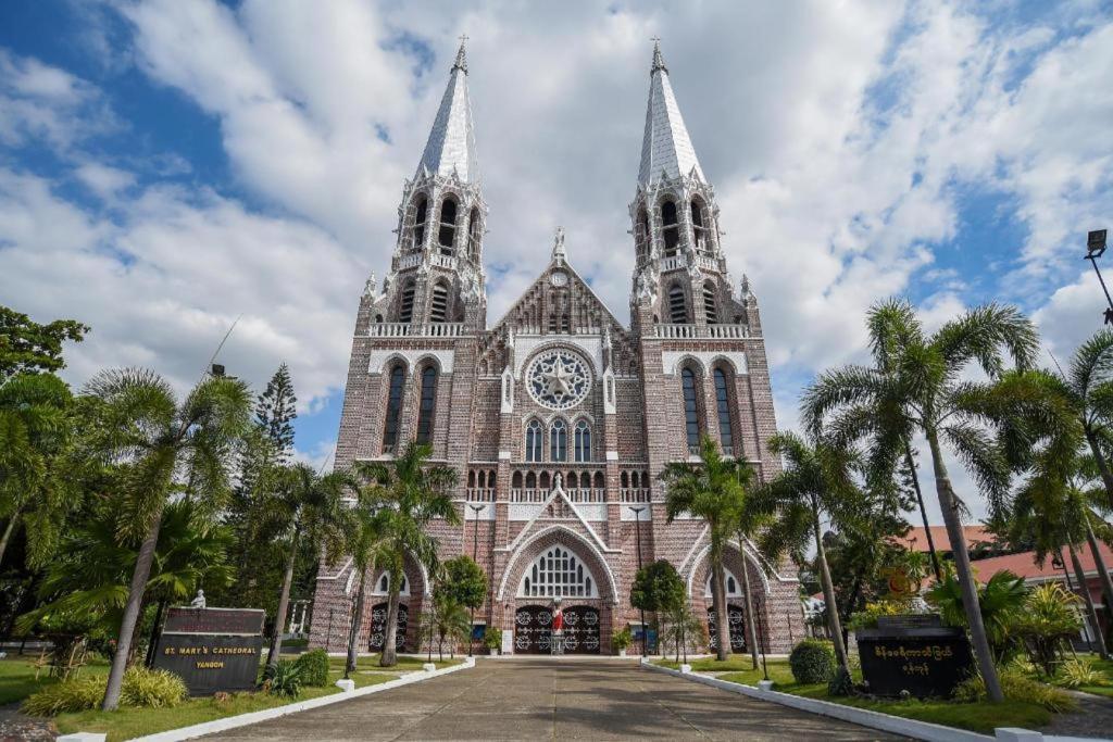 Hotel Plaza Yangon